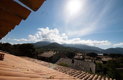 Residences du Golfe de Lava Appartement | Le Della Rocca à 80m de la Plage – Vue Mer et Montagnes, Terrasse Privée, Climatisation et Wi-Fi