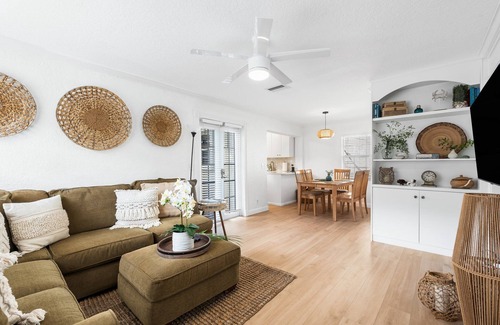 Delray Beach Cottage | Beautiful Beachfront Bungalow-Pool, Hot Tub, Sleeps 4-5, >5mins From Everything!