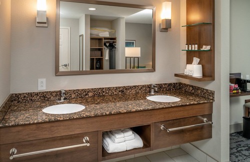 Barboursville Hôtel | Delta Hotels by Marriott Huntington Mall