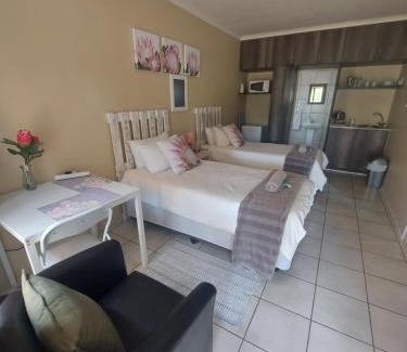 Flora Park Maison | DeLutz Overnight Accommodation Room 2