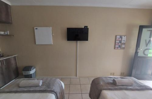 Flora Park Maison | DeLutz Overnight Accommodation Room 2