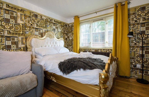 Howlett End Cabine | Deluxe 1 Bed Versace HotTub SkyTV