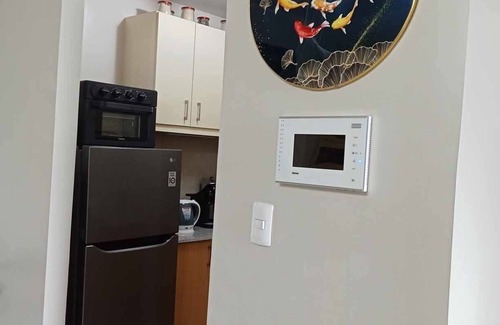 Pinagsama Copropriété | Deluxe 1BR 27th floor in Taguig/BGC w/balcony, amazing view of bay, wi-fi+55" TV