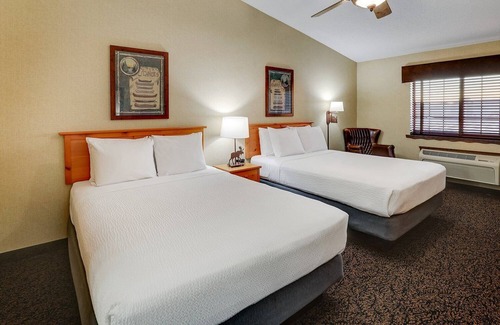 Moline Hôtel | Deluxe 2 Queen Stoney Creek Quad Cities, Work Desk, Pool | 3 Units