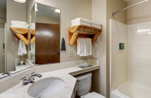 Moline Hôtel | Deluxe 2 Queen Stoney Creek Quad Cities, Work Desk, Pool | 3 Units