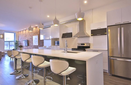International District Copropriété | Deluxe 3-bedroom Condo in Old Montreal with a Private terrace