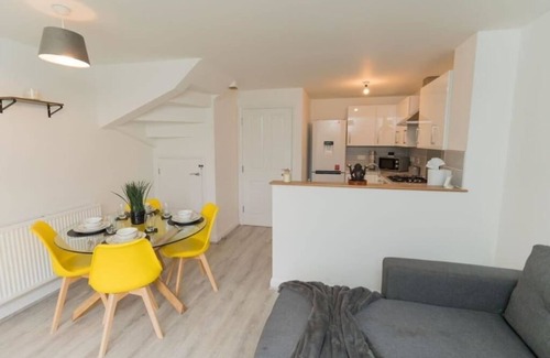 Bordesley Maison | Deluxe 5'Bed House w- Parking - CITY CENTRE