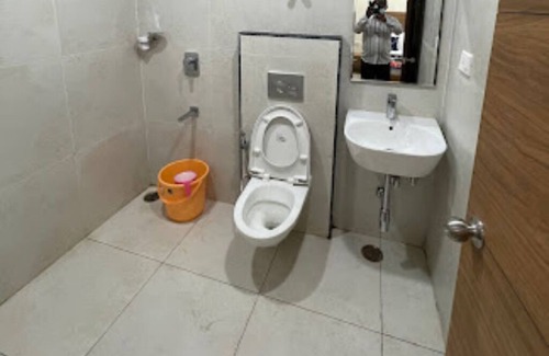Tirupati Hôtel | Deluxe AC Room near Alipri checkpost