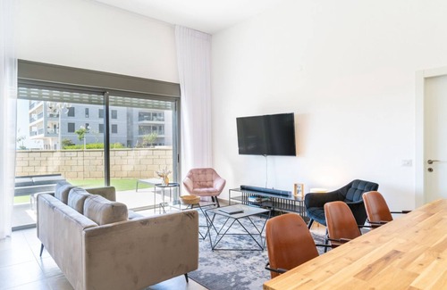 Nahariya Appartement | Deluxe Apartment in Achziv with Private Garden Area