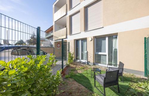 Wiener Neudorf Appartement | Deluxe Apartment with garden! Free Garage Parking included! Near SCS & Industry Center NÖ