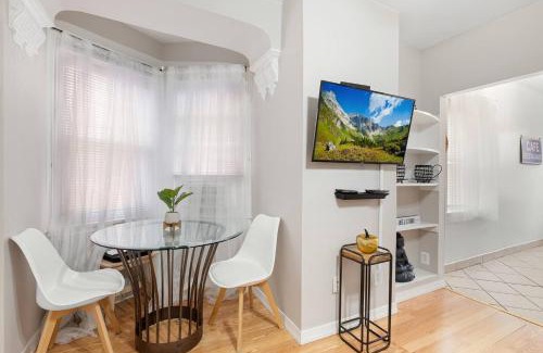 Gayborhood Appartement | Deluxe Apt In Center City