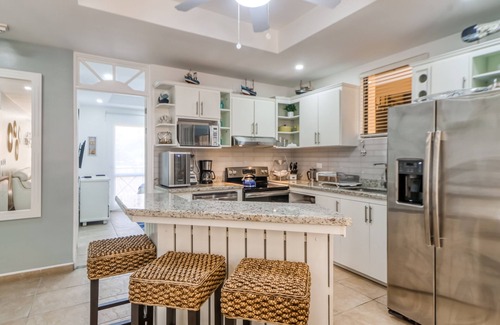 Barrio Los Villalobos Appartement | Deluxe, Beachfront Apartment w/ Shared Pools, Free WiFi, & Central A/C
