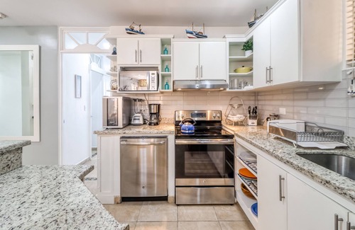 Barrio Los Villalobos Appartement | Deluxe, Beachfront Apartment w/ Shared Pools, Free WiFi, & Central A/C