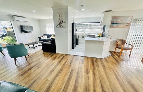 Goodwood Heights Maison | Deluxe Beauty House near Auckland Airport and City