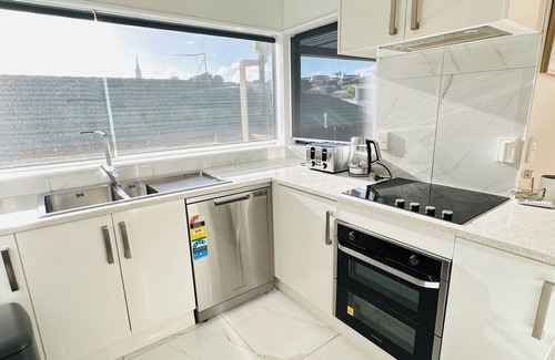 Goodwood Heights Maison | Deluxe Beauty House near Auckland Airport and City