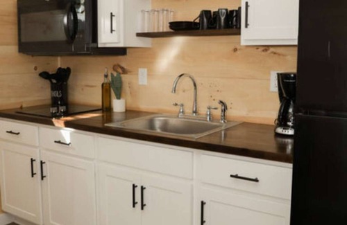 Milroy Cabine | Deluxe Cabin 4 - Hartman Center