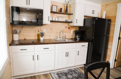 Milroy Cabine | Deluxe Cabin 5 - Hartman Center