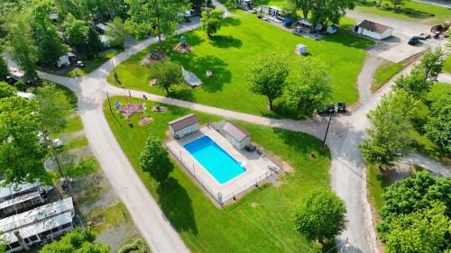 Mifflinburg Maison | Deluxe Cabin6 Within Campground