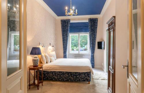 Mala Strana Appartement | Deluxe Charles Bridge Apt Old Town, Garden View, city centre