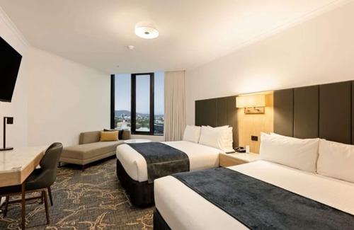 Spring Hill Hôtel | Deluxe Double Bed w balcony in Brisbane with WiFi
