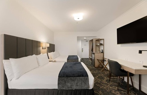 Spring Hill Hôtel | Deluxe Double Bed w balcony in Brisbane with WiFi