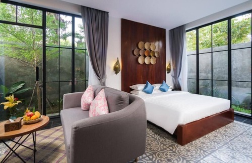 Wat Bo Area Maison | Deluxe Double Room with Patio or Balcony