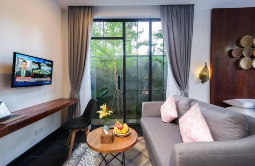 Wat Bo Area Maison | Deluxe Double Room with Patio or Balcony
