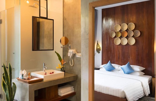 Wat Bo Area Maison | Deluxe Double Room with Patio or Balcony