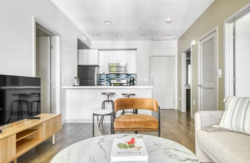 Little Tokyo Appartement | Deluxe Downtown 2BR w/ Pool, W/D & Gym, near 7th St Metro, by Blueground