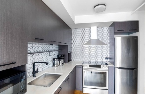 Ukrainian Village Appartement | Deluxe East Village 2BR w/ Elevator & W/D, nr Union Square, by Blueground