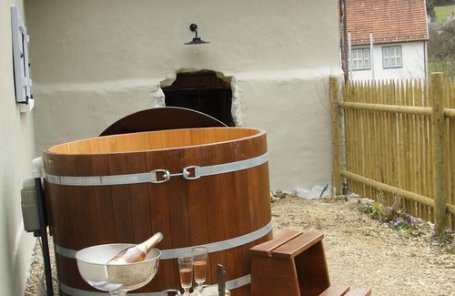 Bubsheim Maison | Ferme avec éléments originaux : fumoir, poêle de faïence ; Spa extérieur, loggia