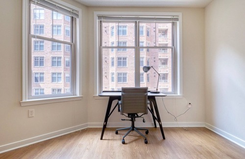 West End Appartement | Deluxe Foggy Bottom 1BR w/ On-Site Starbucks & Deli, by Blueground