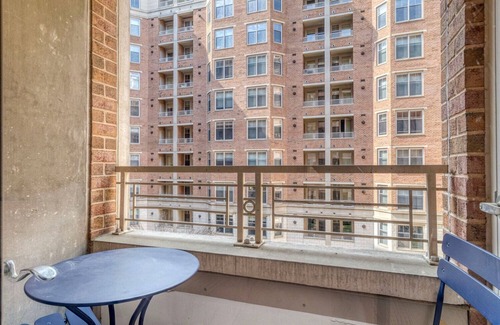West End Appartement | Deluxe Foggy Bottom 1BR w/ On-Site Starbucks & Deli, by Blueground