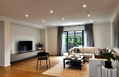 Mambourin Maison | Deluxe Grand Suite in the west of Melbourne