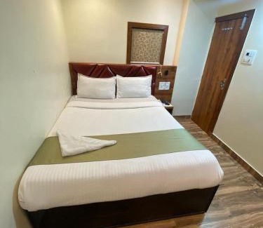 Andheri West Hôtel | Deluxe Inn - Near Kokilaben Dhirubhai Ambani Hospital