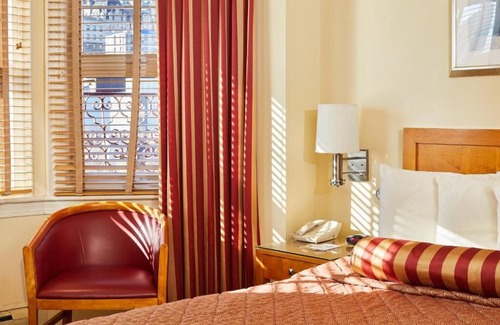 Gayborhood Hôtel | Deluxe King Charmer, The Alexander Inn, Historic City Escape