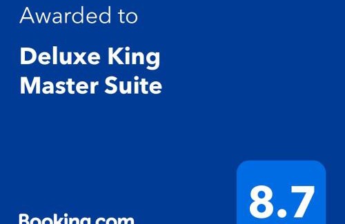 North Cleveland Park Maison | Deluxe King Master Suite
