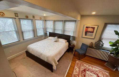 North Cleveland Park Maison | Deluxe King Master Suite