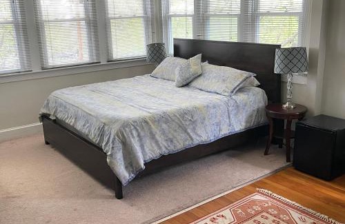 North Cleveland Park Maison | Deluxe King Master Suite