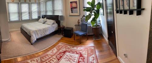 North Cleveland Park Maison | Deluxe King Master Suite