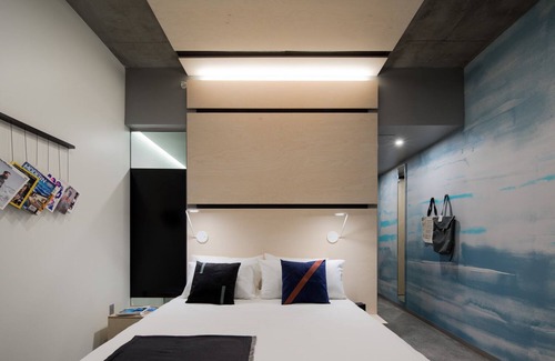 River North Art District Hôtel | Deluxe King Mountain View: The Source Hotel, Pool & Artisanal Sourdoughs