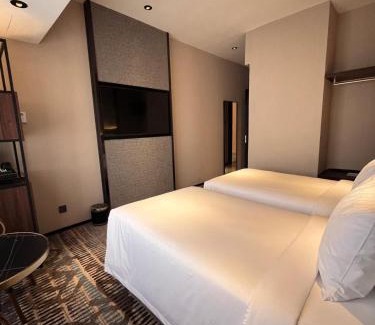 Hulu Langat Appartement | Deluxe King Room and Deluxe Twin Room at Monkeys Canopy Resort