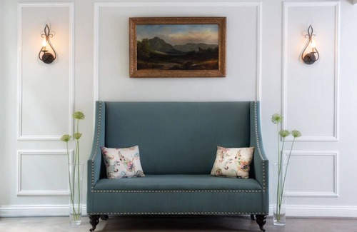 Kalorama Heights Hôtel | Deluxe King Room at The Normandy Hotel, Minutes to Smithsonian's National Zoo!