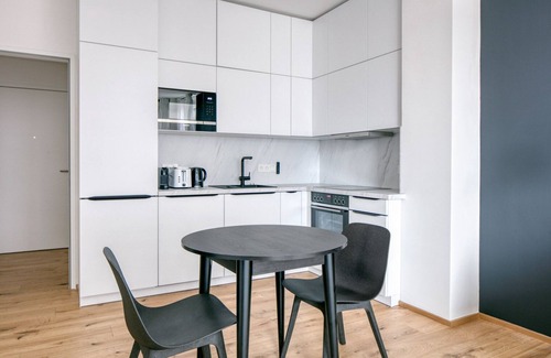 Erdberg Appartement | Deluxe Landstraße 1BR w/ Pool & Doorman, steps to Metro U3, by Blueground