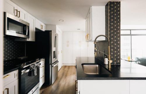 LoDo Maison | Deluxe Larimer Square Retreat - Walk Everywhere!