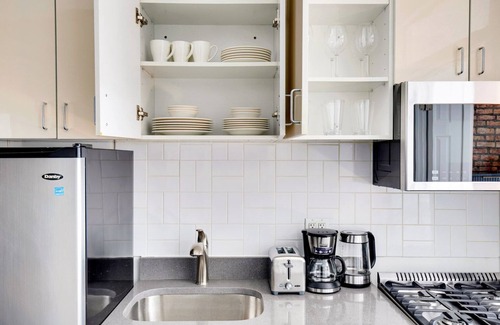 Chinatown Appartement | Deluxe LES 1BR w/ W/D, steps to B/D Train & Park, by Blueground