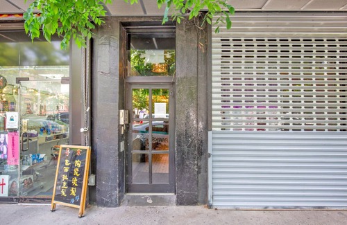 Chinatown Appartement | Deluxe LES 1BR w/ W/D, steps to B/D Train & Park, by Blueground
