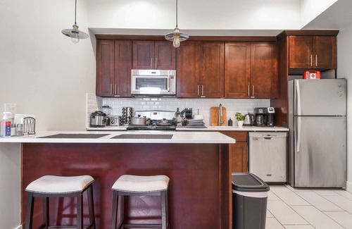 Central Business District Hôtel | ★Deluxe Modern ★2BR King ★30 minutes to Manhattan