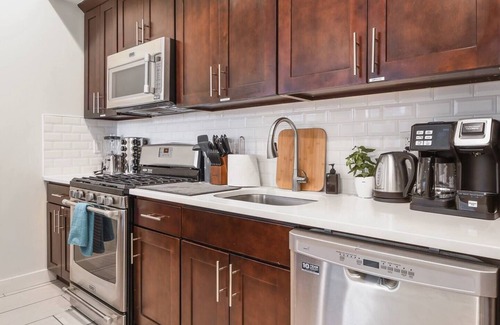 Central Business District Hôtel | ★Deluxe Modern ★2BR King ★30 minutes to Manhattan