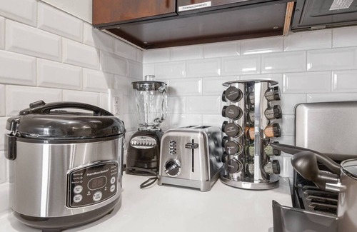 Central Business District Hôtel | ★Deluxe Modern ★2BR King ★30 minutes to Manhattan